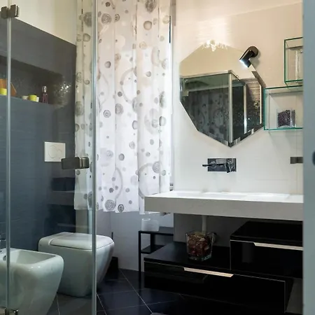 Family 2br With Balcony, Near Metro Apartamento Milão