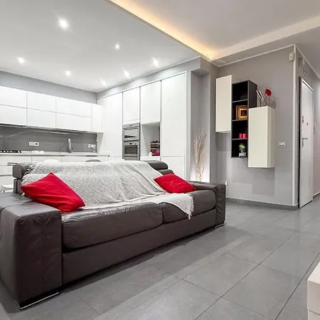 Family 2br With Balcony, Near Metro * Milão