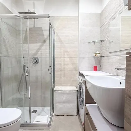 Family 2br With Balcony, Near Metro Apartamento Milão